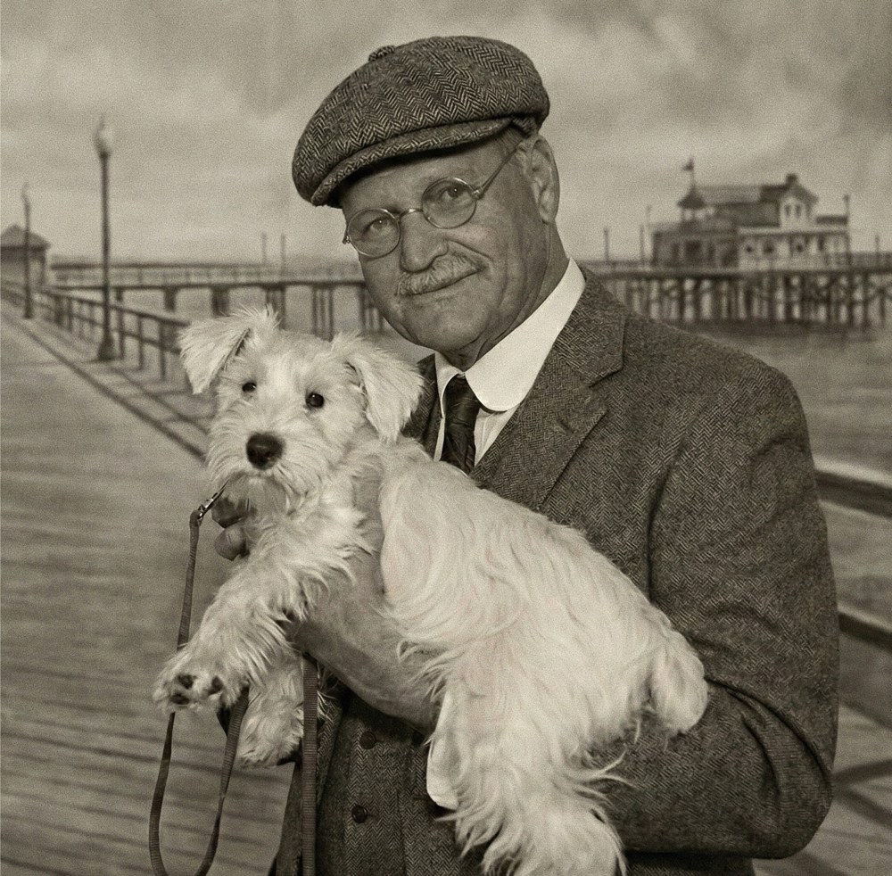 Michael Dräger mit seinem Hund am Steg